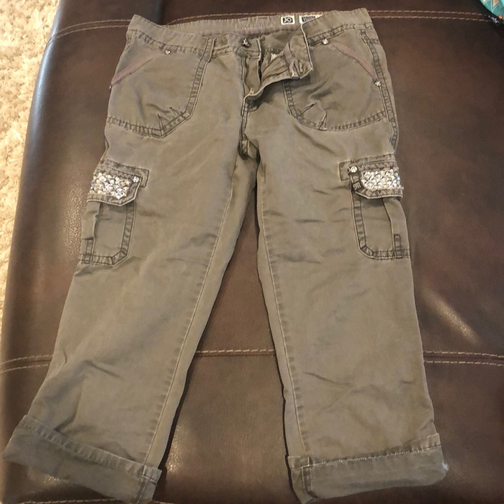Women’s Miss Me capris